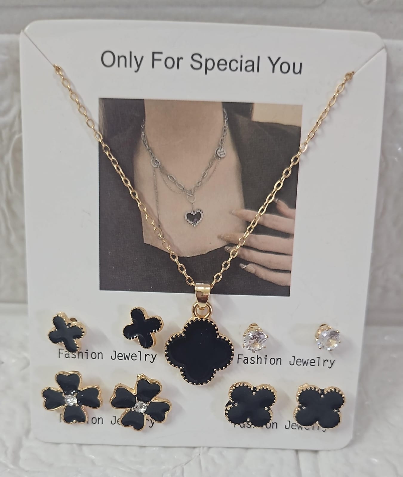 Picture of Elegant Black Clover Jewellery Set
